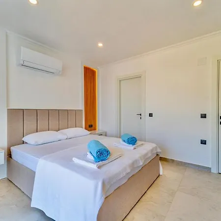 With A Pool And Sea View In Kalkan 2 דירה *